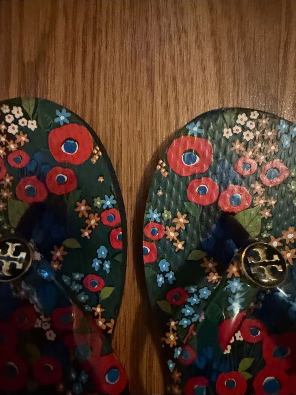 Tory Burch Green Floral Logo Flip Flops with Red Accents - Picture 4 of 5